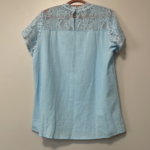 Light blue large blouse. Lacey sleeves and round neck. Button in the back. - Picture 3 of 3
